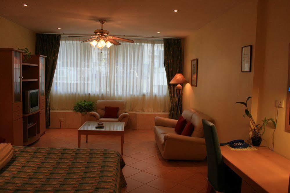 Aquarius Gay Guesthouse & Sauna Patong Eksteriør bilde